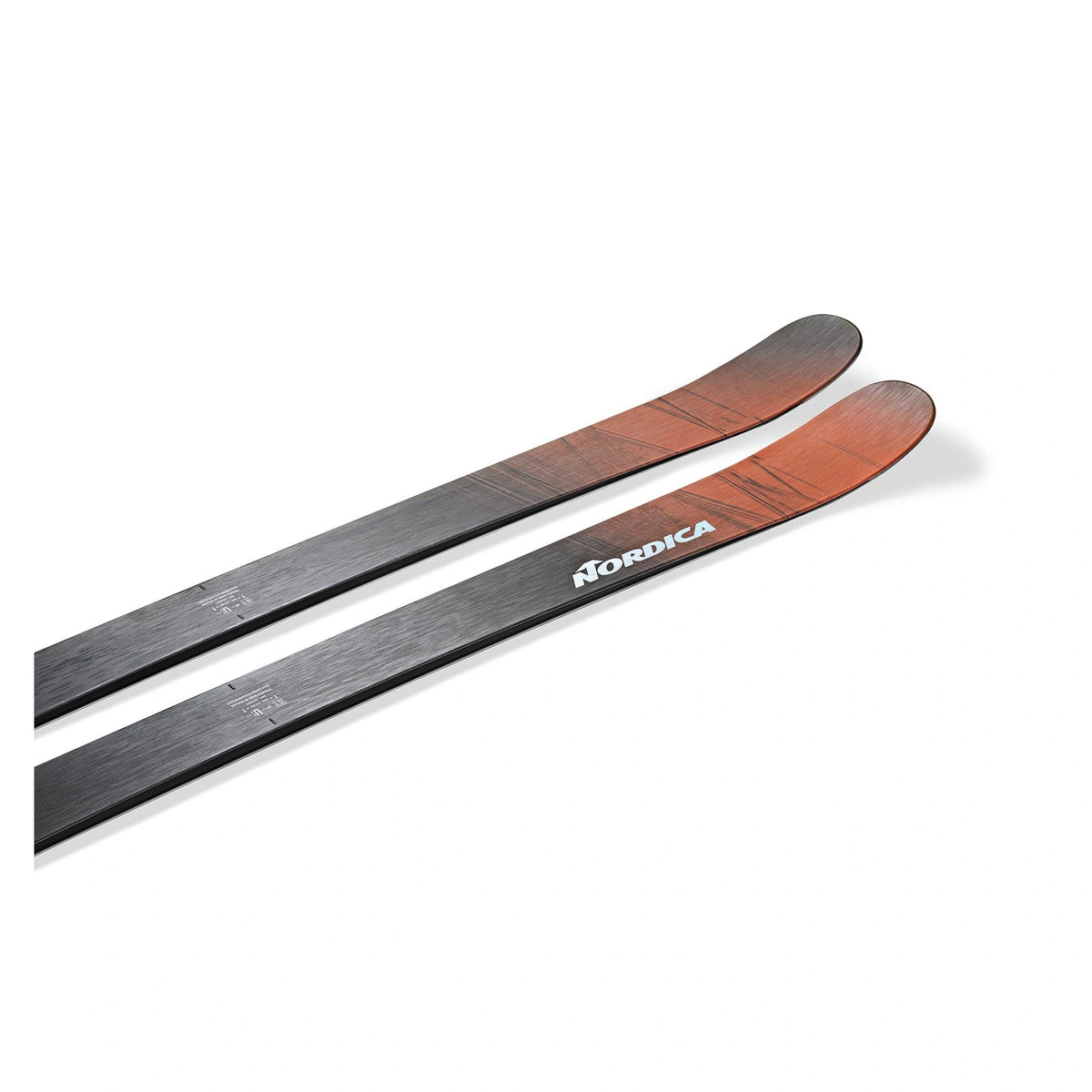 Nordica Unleashed 90 – främre del i vinkel