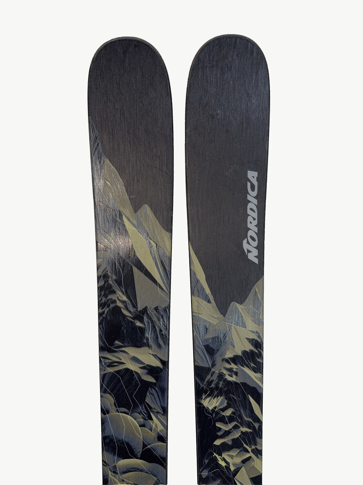 Nordica Enforcer 94 179 cm 2024/25, demopar AH-DEMO-EN94-179-002 – Spetsar och skick