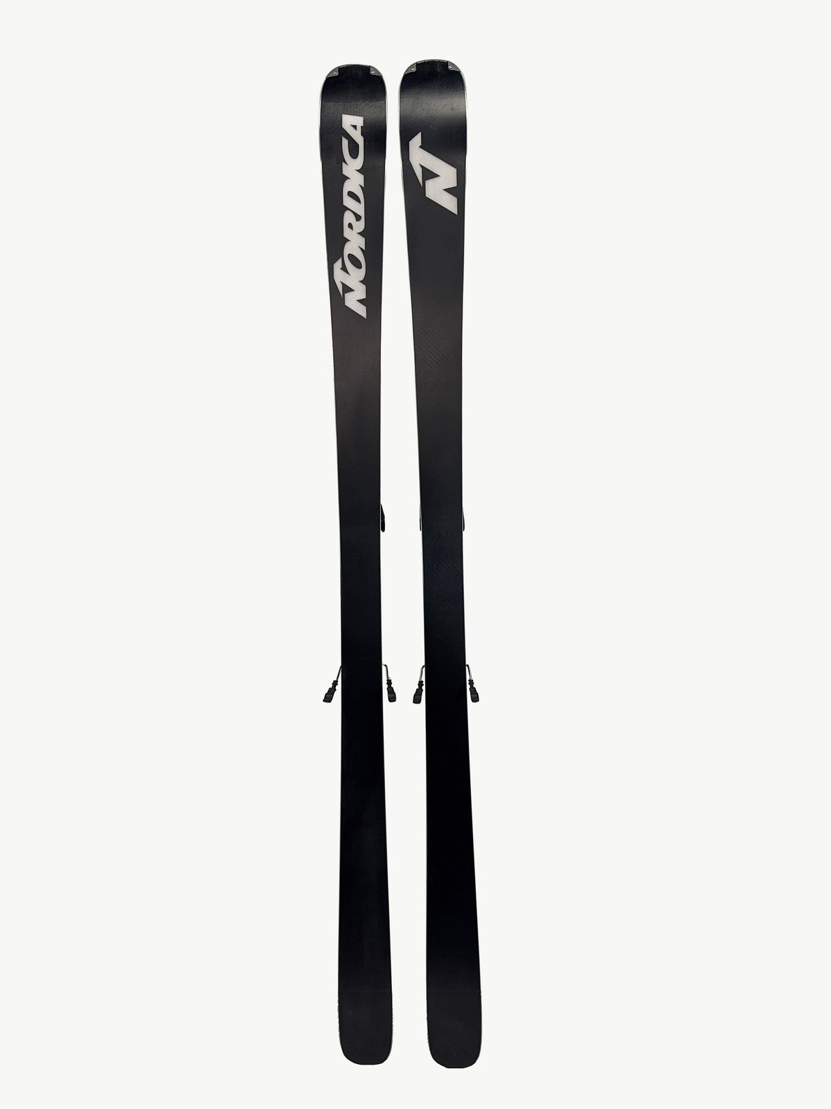 Nordica Dobermann Multipista DC 180 cm 2025/26, demopar AH-DEMO-DMPDC-180-002 – Helbild � belag