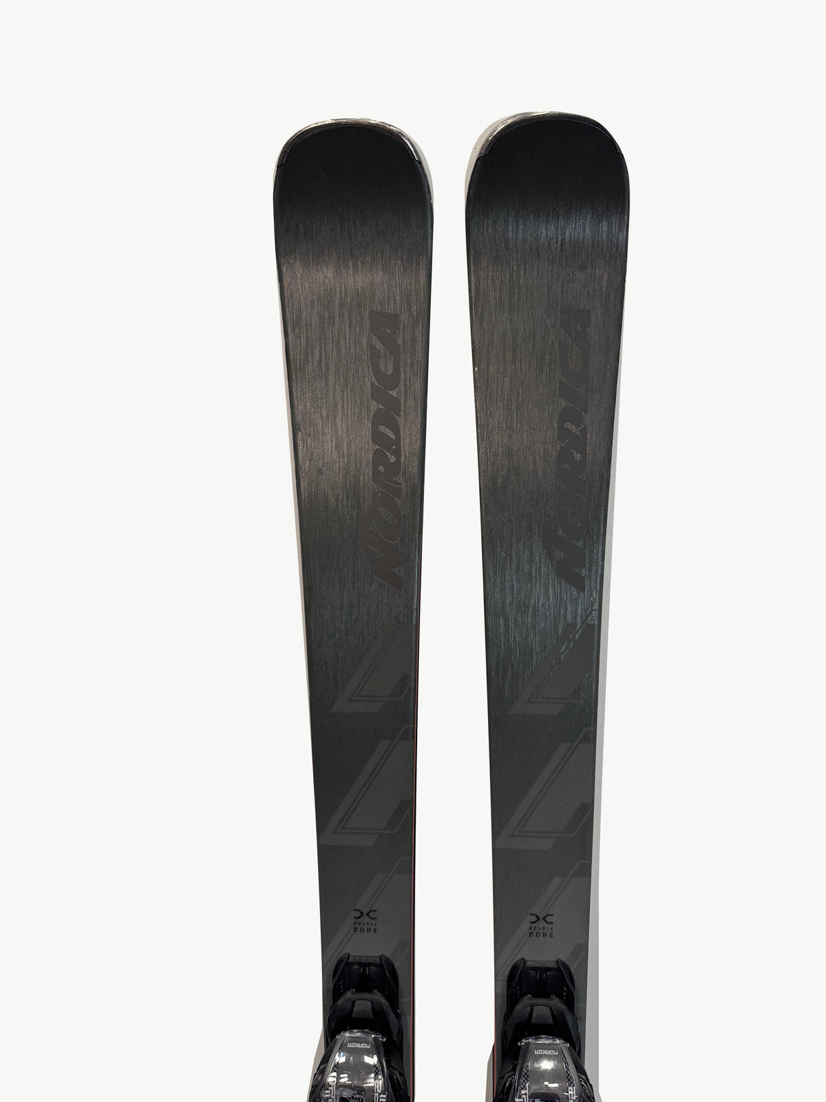 Nordica Steadfast 80 DC 168 cm 2025/26, demopar AH-DEMO-SF80DC-168-001 – Spetsar och skick