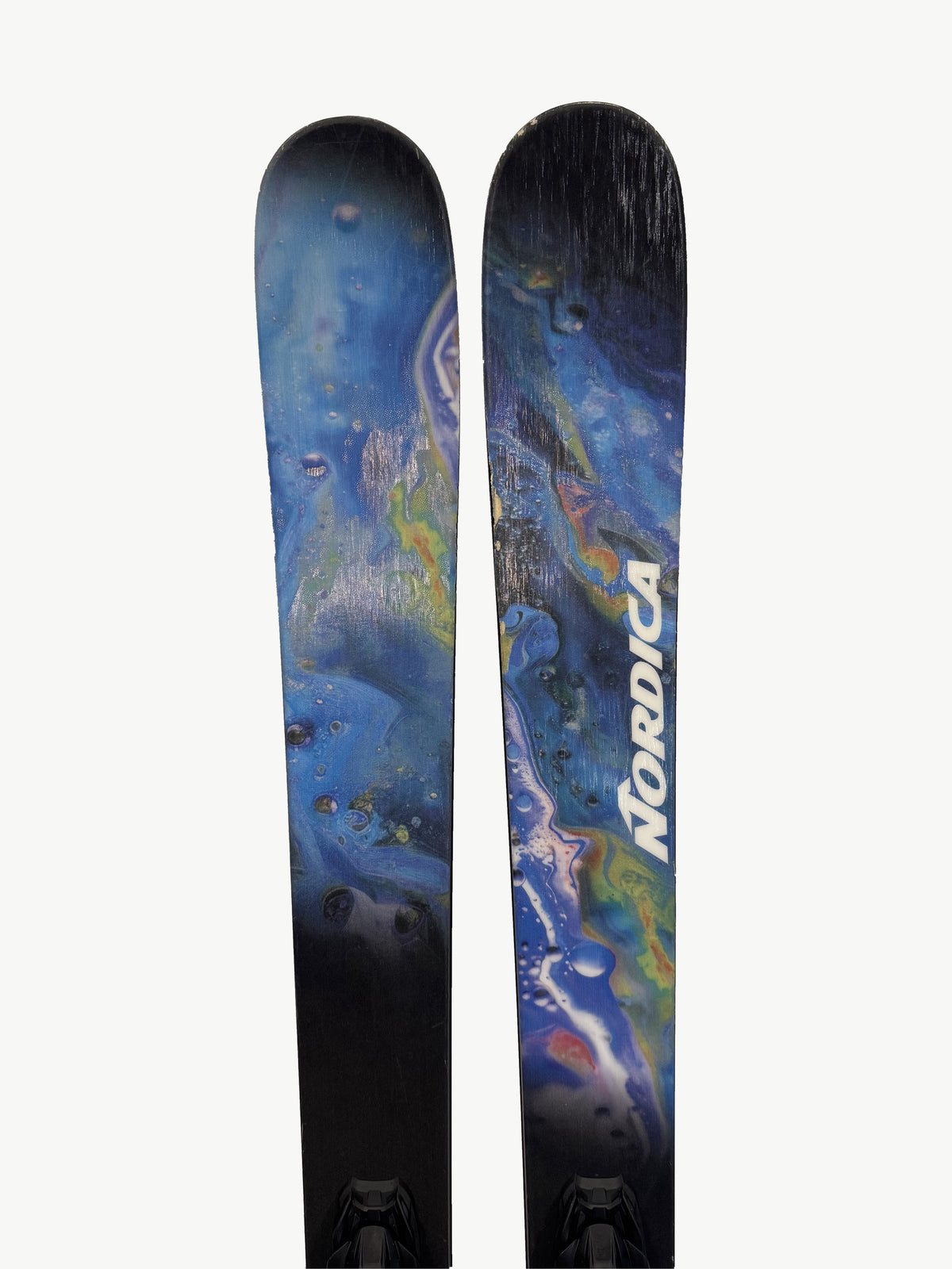 Nordica Unleashed 98 CA 174 cm 2024/25, demopar AH-DEMO-UN98CA-174-001 – Spetsar och skick